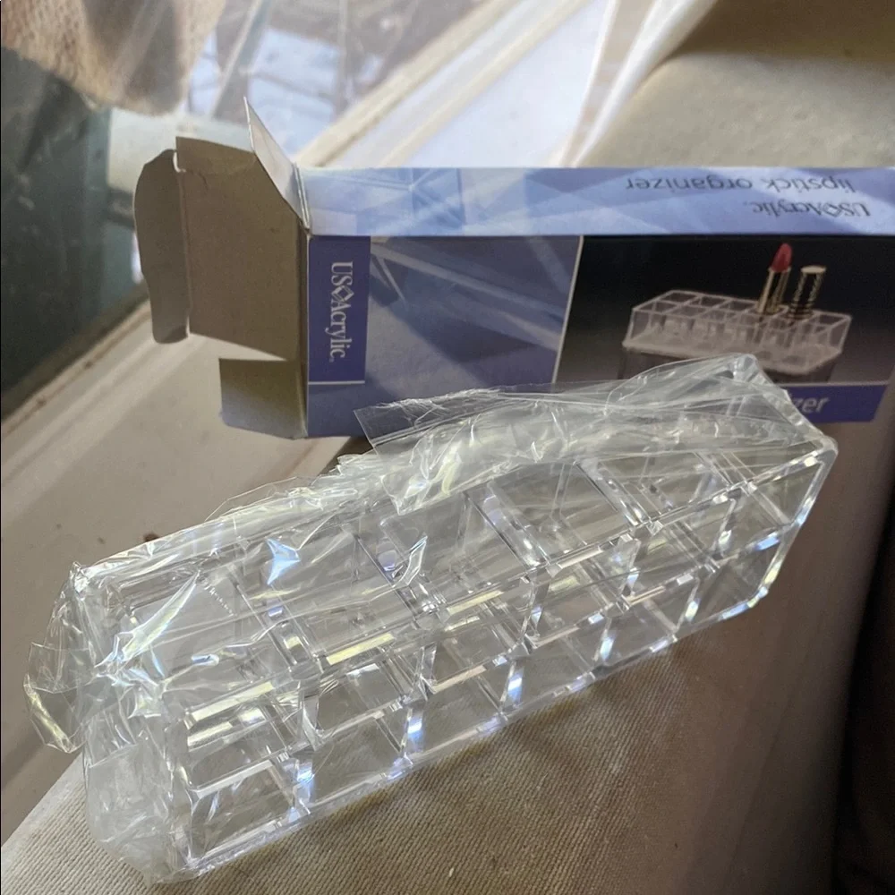 BNIB Clear Acrylic Lipstick Organizer